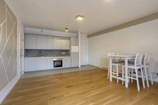 Appartement met 3 slaapkamers te koop gelegen op de eerste verdieping van een recent gebouw (2018) op de Ninoofsesteenweg. Dit appartement...