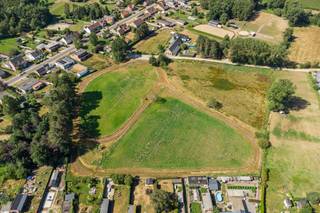 Perceel landbouwgrond van 15.949m2 te Heist-op-den-Berg. De grond is altijd gebruikt geweest als weiland voor paarden. <br /><br />Het perceel is te bereiken via de Mechelbaan en is rustig gelegen. Rondom het perceel is een piste aangelegd. De grond is vrij van pacht en beschikbaar vanaf het verlijden van de akte. <br /><br />Voor meer info kan u contact opnemen via jakob@reds.be of op 0483 488 249