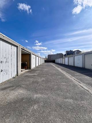 GARAGE TE KOOP IN HET CENTRUM VAN ROESELARE, DEZE GARAGE BESCHIKT OVER EEN ASBESTVRIJ DAK EN EEN RECENTE POORT DIE PERFECT AFSLUIT.IDEAAL ALS...