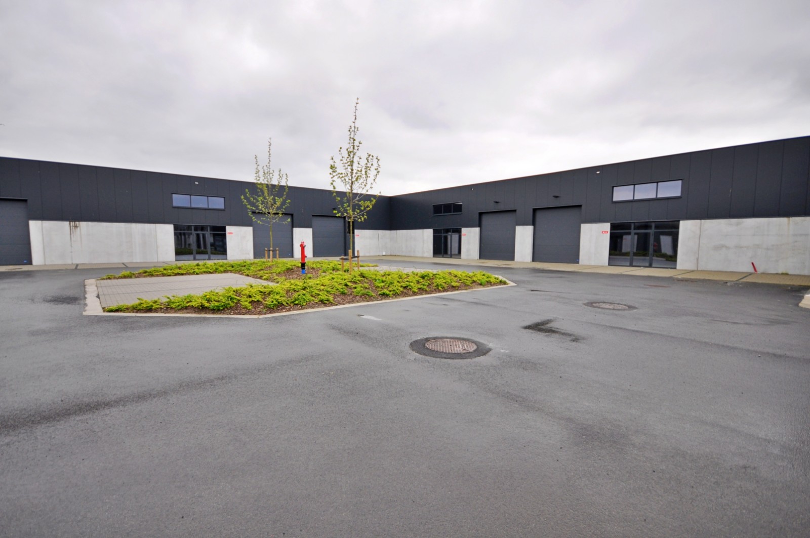 INDUSTRIELE GEBOUWEN TE KOOP - KMO-PARK MOENKOUTER - UNIT 10 - foto 2