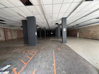 Commercial space ideally located in the heart of a dynamic shopping district in Schaerbeek. This space benefits from excellent visibility and...