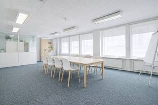 BEZOEK? Contacteer ons op het nummer 09.225.00.78. Op zoek naar een flexibele kantoorruimte op een toplocatie? Deze ruime en open kantoorruimte...