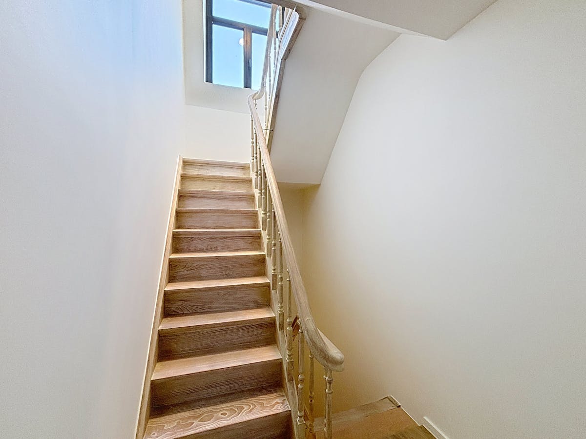 Appartement duplex entièrement rénové à louer à Bruges - photo 4