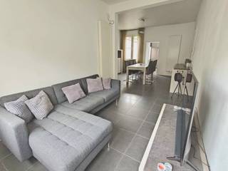 Gezellige instapklare woning in het hart van Willebroek.<br /><br />Op zoek naar een verzorgde, instapklare woning op een rustige locatie? Dan is deze charmante woning zeker een bezoek waard.<br /><br />De woning beschikt over 3 volwaardige slaapkamers, verspreid over twee verdiepingen.<br /><br />Geniet van de zuidgerichte tuin en het terras, waar je de hele dag van de zon kunt genieten. De aangename buitenruimte maakt het ideaal om te ontspannen of gezellig te barbecueën.<br /><br />Daarnaast is de woning uitgerust met zonnepanelen, wat zorgt voor een lagere energiefactuur en een duurzamere woonervaring.<br /><br />In de kelder bevinden zich alle technische voorzieningen, waaronder de aansluitingen voor water, gas, elektriciteit, fiber en coax, wat zorgt voor een overzichtelijke en praktische indeling.<br /><br />Gelegen in een rustige, kindvriendelijke buurt, terwijl winkels, scholen, openbaar vervoer en belangrijke invalswegen zich op korte afstand bevinden. Zo combineer je een rustige woonomgeving met een uitstekende bereikbaarheid.<br /><br />Troeven op een rij:<br /><br />Instapklare woning<br />3 slaapkamers<br />Zuidgerichte tuin en terras<br />Zonnepanelen<br />Praktische kelder met alle technische aansluitingen<br />Rustige ligging<br />Centrale locatie nabij winkels, scholen en openbaar vervoer<br /><br />Interesse? Neem vandaag nog contact op voor een bezoek en ontdek zelf alle troeven van deze woning.