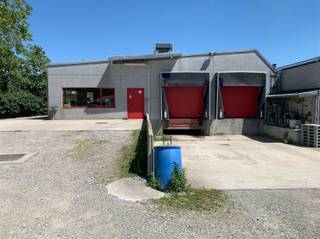 TE HUUR: VEELZIJDIG INDUSTRIEEL PAND VAN ± 400 M² MET LAADKADES, KOEL- EN VRIESRUIMTESVeelzijdig industrieel pand van ca. 400 m² te huur, ideaal voor...