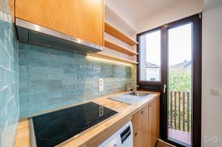 Located on the 4th floor of a small building with low maintenance fees, this apartment with a surface area of approximately 45 m² offers a...