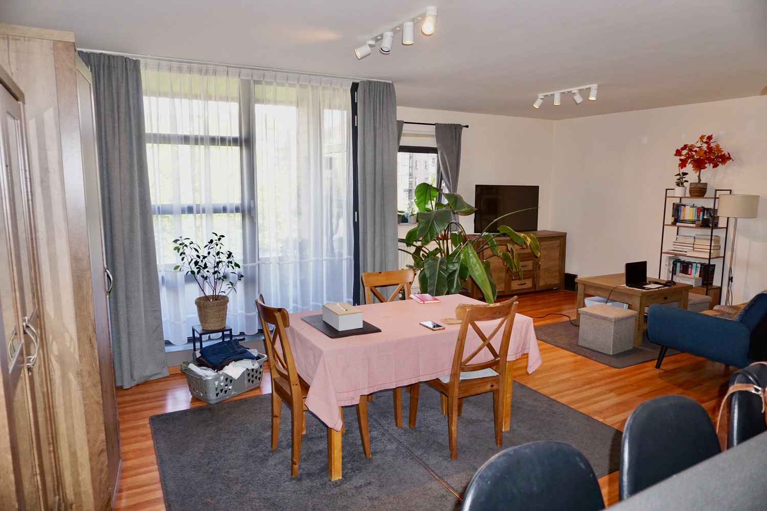 RUIM 2-SLAAPKAMERAPPARTEMENT MET TERRAS EN AUTOSTAANPLAATS IN KESSEL-LO - photo 4