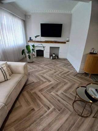 Découvrez cet immeuble de rapport intéressant composé de deux appartements spacieux, d’un agréable jardin et d’un garage, idéalement situé à...