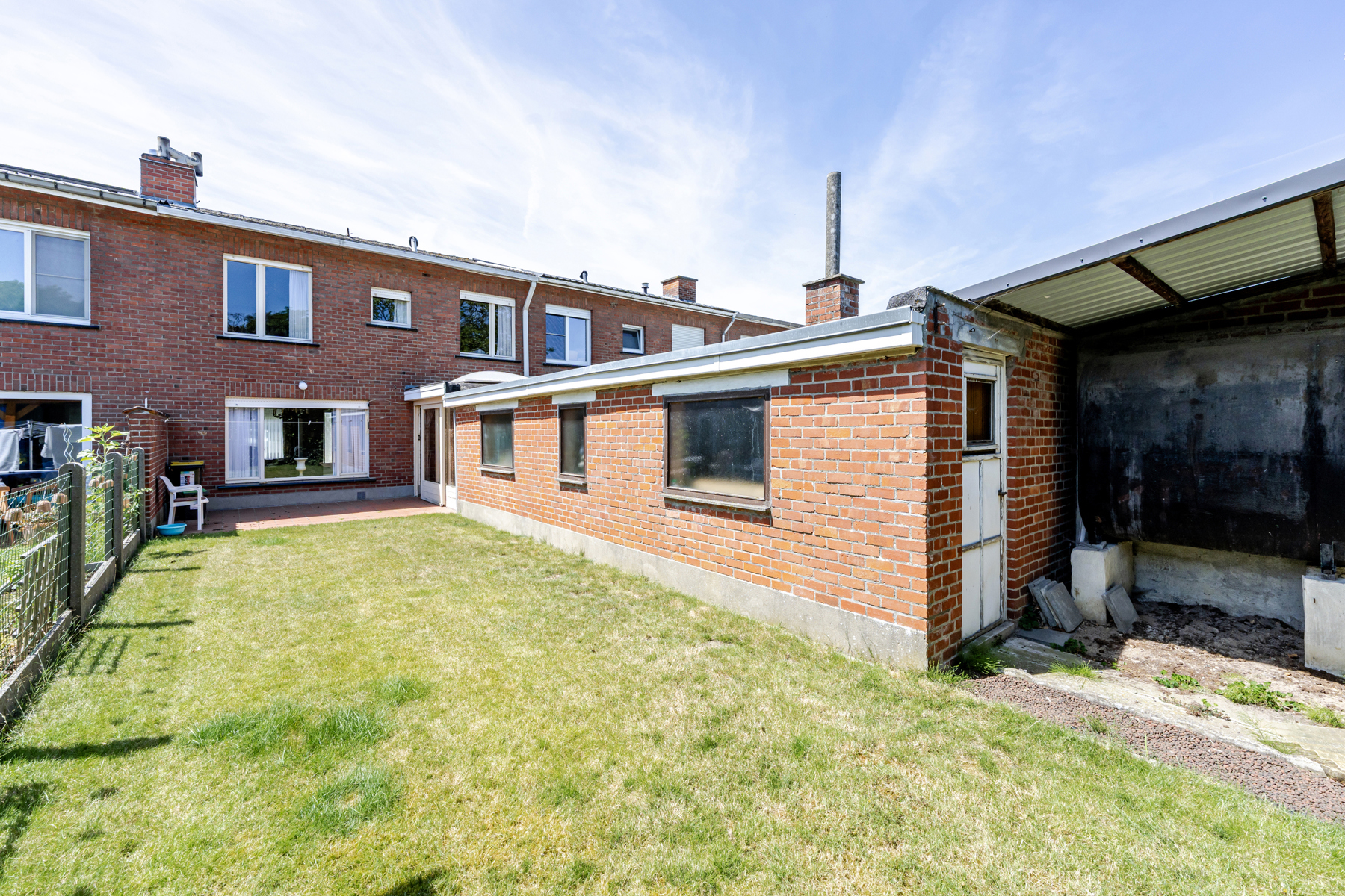  Rustig gelegen, deels te renoveren woning met 4 slpk, tuin. - foto 2
