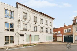Investissement stratégique dans un emplacement unique : à deux pas des berges branchées de la Lys, tout en bénéficiant d’un environnement calme...