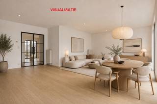 1STE VERDIEPING<br />Dit appartement verwelkomt u in een aangename inkomhal van 13 m² op tegel. <br />De woonkamer van 46 m² biedt een open en comfortabele leefruimte en geeft toegang tot een balkon. <br />Aansluitend bevindt zich de keuken van 13 m², uitgerust met een keramische kookplaat, ingebouwde koelkast en diepvriezer, vaatwasser, hete-luchtoven, dubbele spoelbak en een praktische ontbijthoek.<br /><br />Het appartement beschikt over een eerste en tweede slaapkamer van elk 14 m² en een derde slaapkamer van 9 m² op tegel. <br />De badkamer van 8 m² omvat een ligbad, douche, lavabomeubel en toilet. <br />Extra troef is het zeer ruime terras van 67 m² waarvan 18 m² overdekt, ideaal om in alle rust buiten te genieten.<br /><br />KELDER EN AUTOSTAANPLAATS<br />Inclusief ondergrondse kelderberging. <br />Mogelijkheid tot aankopen van ondergrondse autostaanplaats.<br /><br />BIJZONDERHEDEN<br />Het gebouw is voorzien van een lift en cv op aardgas met een recente installatie uit 2023. Verder is er dubbele beglazing, pvc schrijnwerk, elektrische rolluiken aan de achterzijde en een videofoon.<br /><br />POSITIEVE PUNTEN<br />Zéér groot terras<br />Inclusief berging<br />Centrum van Schilde<br />Op wandelafstand van scholen, winkels en openbaarvervoer.