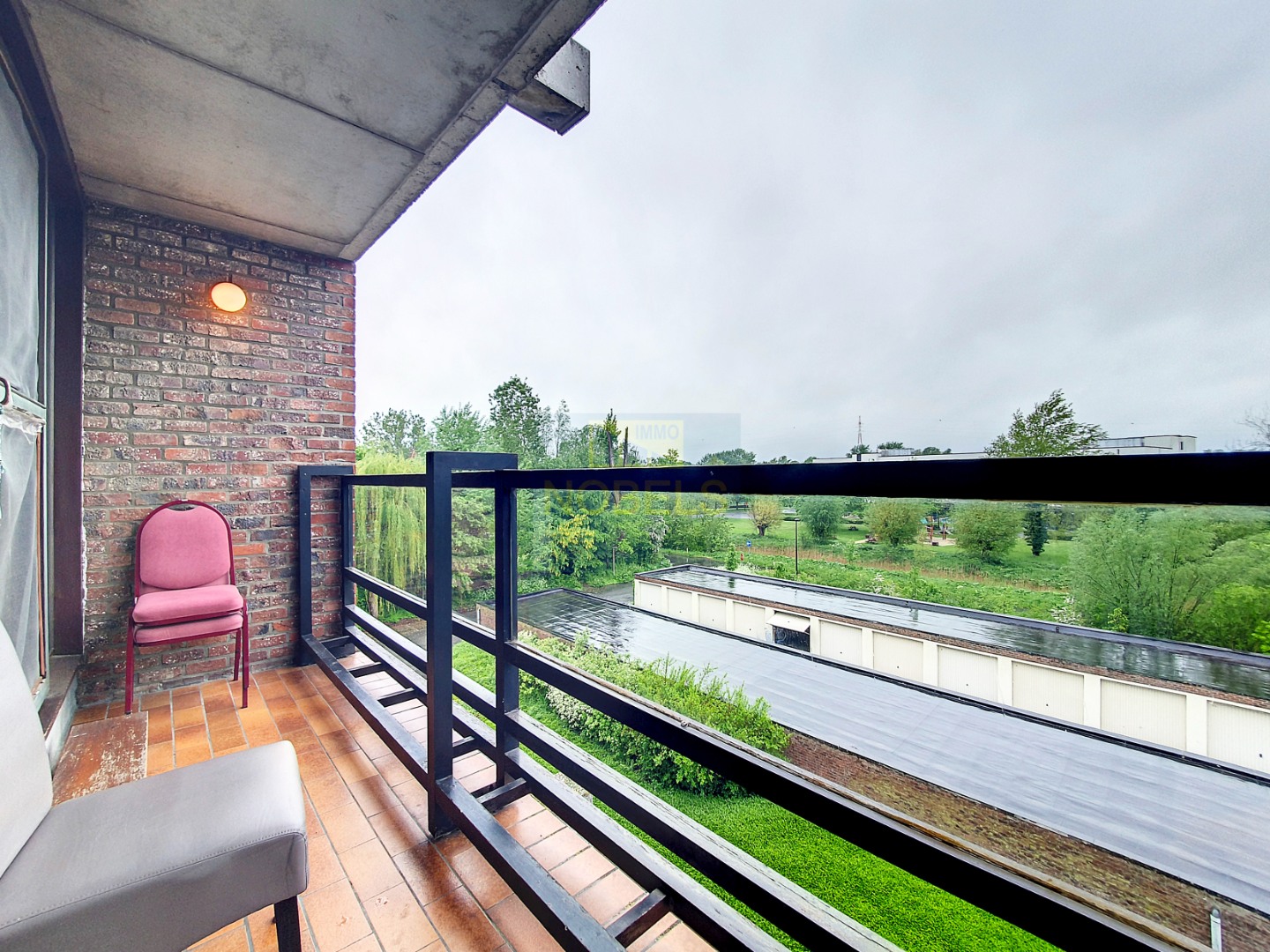 Te koop, charmant 2-slaapkamerappartement met garage en terras in hartje Oudenaarde - photo 2