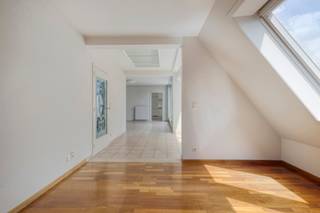 Wat een appartement !!!!!! Een bewoonbare oppervlakte van maar liefst 153m² + terras van 8m² + garage + standplaats inbegrepen in de prijs...