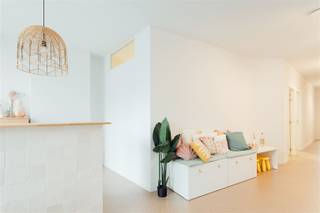 Opbrengsteigendom met praktijk en duplexDit veelzijdige eigendom combineert een volledig ingerichte praktijkruimte op het gelijkvloers met een...