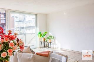 Dit appartement op de tweede verdieping in de Filips Bethuysstraat 14 in Sint-Amandsberg biedt een aangename en praktische woonomgeving. De...