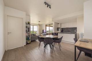 We treffen dit recent appartement met één slaapkamer en ruim terras, met prachtig uitzicht, in residentie 'Punt aan de Laan'. Gelegen op de...
