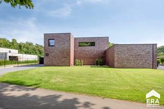 In een rustige, groene omgeving vind je deze energiezuinige BEN-villa op een royaal perceel van 3.424 m². Deze hoogwaardig afgewerkte woning...