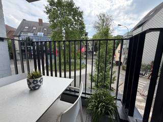 Dit verzorgd en instapklaar appartement is gelegen in het centrum van Waregem, in de Jozef Duthoystraat 4 bus 11.Indeling:•leefruimte met open...