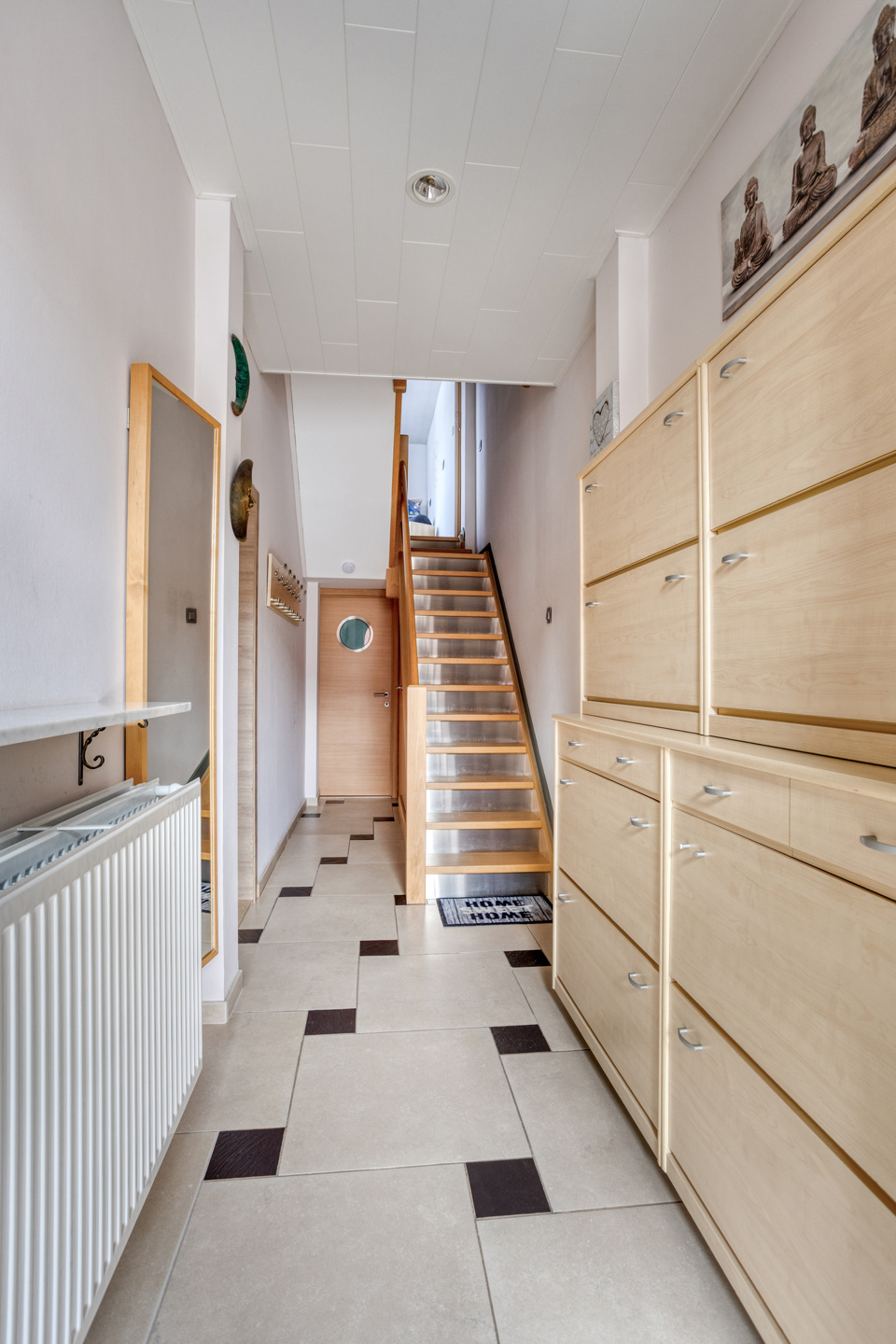 Instapklare 3-gevelwoning met tuin, garage en zonnepanelen - foto 2