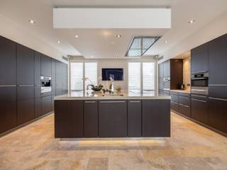 Villa pleine de charme avec 4 grandes chambres, espace bien-être intérieur et jardin avec terrasse ensoleillée et étang sur un terrain de 2 491m².Le...