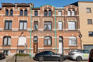 In the center of Vilvoorde, within walking distance of stores, schools and public transport, you will find this spacious and excellently...