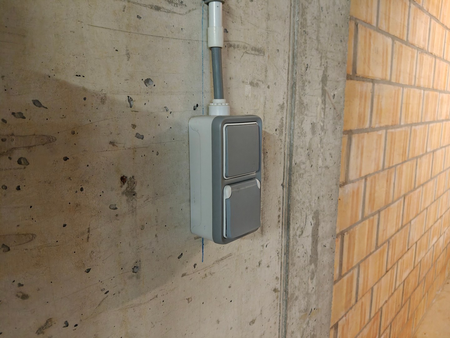 Ruime recente garage in hartje Middelkerke op enkele stappen van de Zeedijk! - foto 5