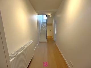 Prachtig gerenoveerde woning met 3 volwaardige slaapkamers en een zonnige tuin gelegen te Heist, op wandelafstand van het centrum en de Zeedijk. Deze aangename en verrassend ruime woning beschikt over een inkomhal met berging, een gezellige en lichtrijke leefruimte met eethoek en zitruimte, een moderne en volledig geïnstalleerde keuken voorzien van alle nodige toestellen ( Miele ) met ruimte voor een gezellige eethoek. Verder is er een toilet en een praktische hobby- of bureauruimte met zicht op de aangename tuin.<br />Op de eerste verdieping zijn er 2 volwaardige slaapkamers, een moderne badkamer met inloopdouche en toilet en een wasplaats met aansluiting voor wasmachine en droogkast. <br />Via een vaste trap is de zolderruimte bereikbaar dat werd ingericht als een derde grote slaapkamer met aparte badkamer met ligbad, inloopdouche en toilet.<br />Deze energiezuinige woning werd gerenoveerd volgens de regels van de kunst en beschikt over zonnepanelen.<br />Mooi aanbod op wandelafstand van de zeedijk en het strand ideaal voor hoofdverblijfplaats of tweedeverblijf.