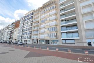 Well- maintained flat with frontal sea view in Knokke!