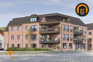 Dit appartement van maar liefst 109m² en twee slaapkamers, is gelegen op de tweede verdieping. Voorzien van een gezellig, overdekt terras van 11...