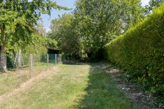 Op slechts 2,7 km van het centrum van Aalst bevindt zich deze verzorgde woning met aangename buitenruimte. De woning is instapklaar en biedt...