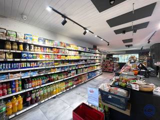 Informatie handelspandHandelspand ca. 80m² op een strategische en goed zichtbare locatie aan de Herentalsebaan in Deurne. De commerciële ruimte is...