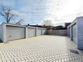 In het nieuwbouwproject 'Residentie De Kleine Klokke' te Sint-Andries, bieden wij deze garagebox aan. Vlotte bereikbaarheid naar de...