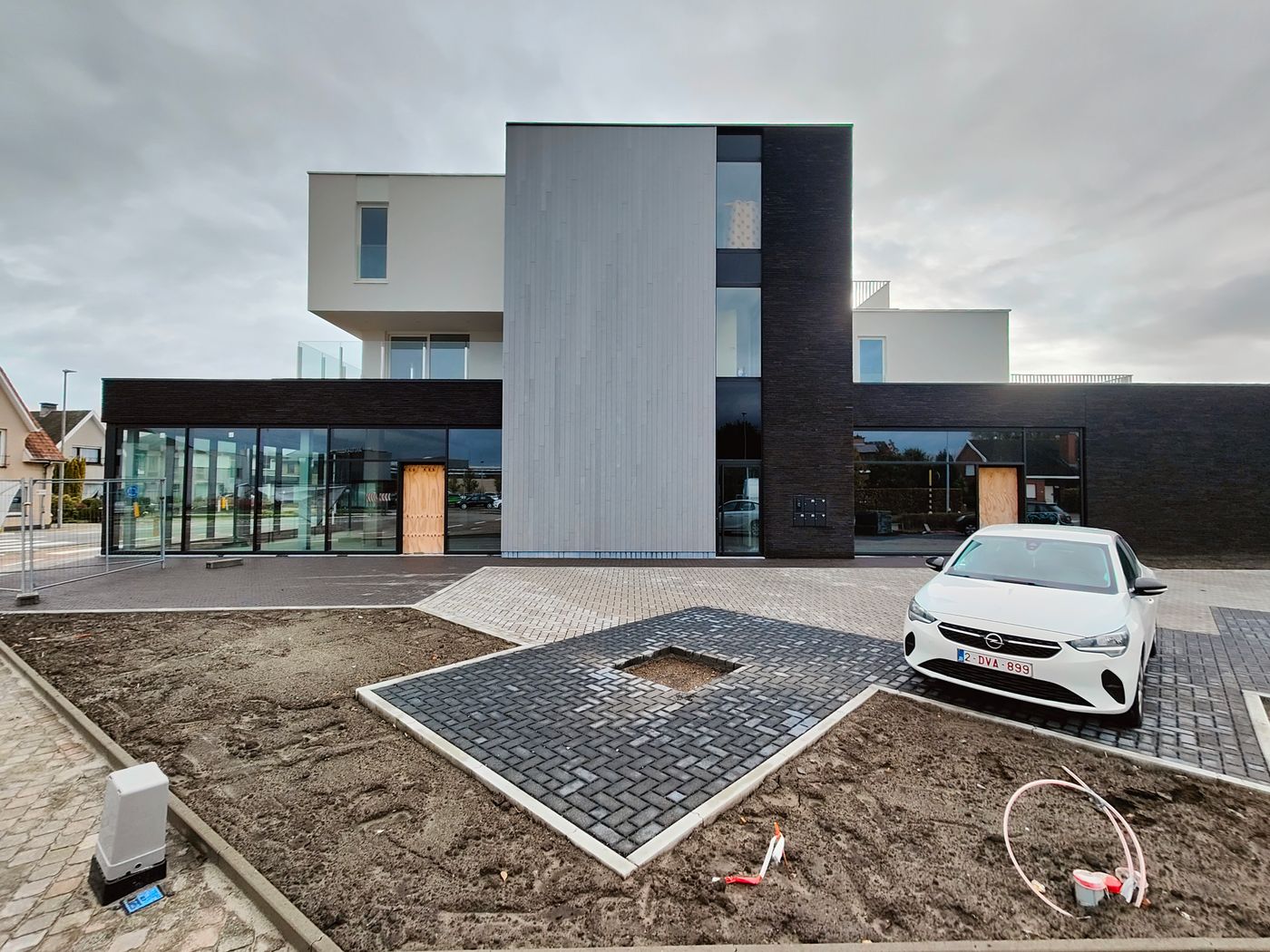 503 m² SHOWROOM/KANTOOR OP ABSOLUTE TOPLOCATIE IN ZEDELGEM - foto 3