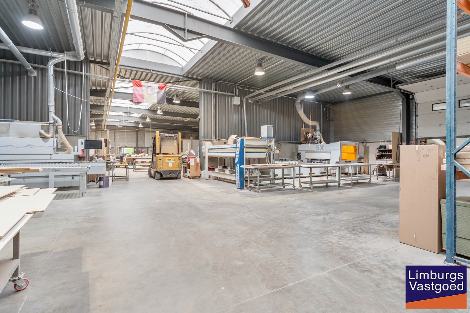 Industrieel gebouw, met woonst.1.696m², met kantoren 120m² + appartement 120m², Genk-Zuid - foto 5