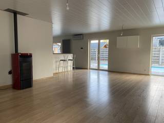 Voor wie op zoek is naar een stijlvolle thuis met een vleugje vakantiegevoel, is dit een unieke kans om verliefd te  worden op een eigendom die...