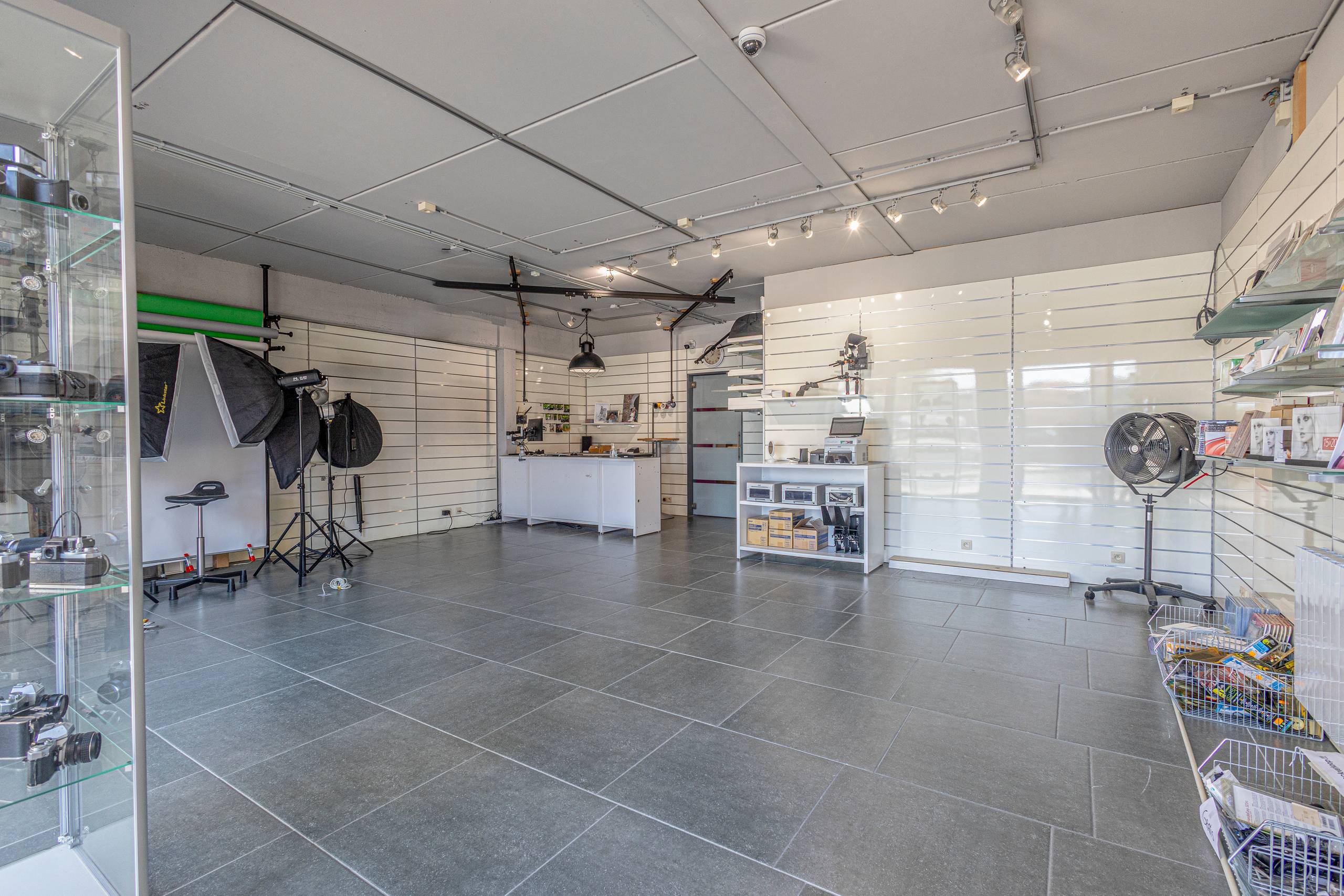 Commercial space in a strategic location with parking - photo 4