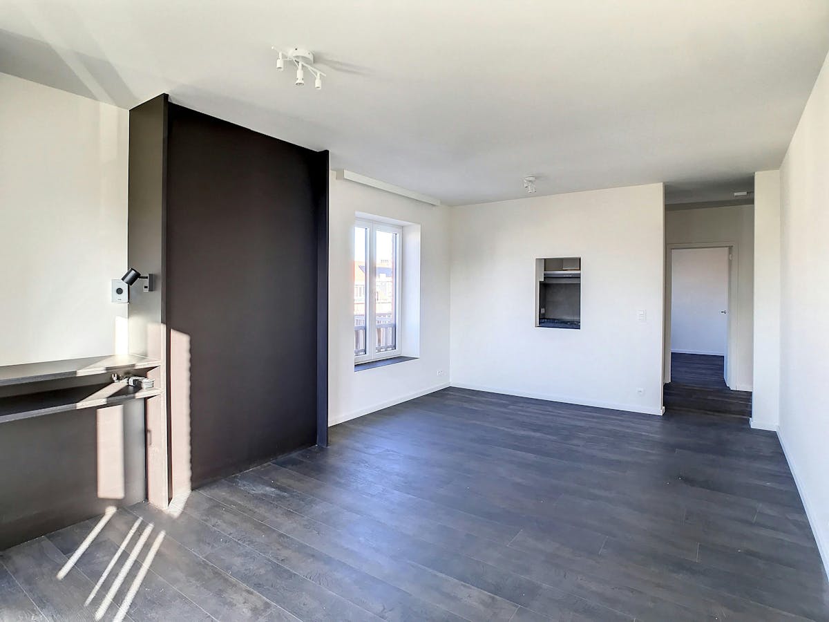 Gerenoveerd appartement met 2 slaapkamers en terras te huur in Merksem - foto 4