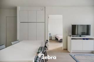 Rustig gelegen serviceflat aan de Leie, in het centrum van Deinze met terras en autostaanplaats. De residentie ligt dicht bij winkels en is...