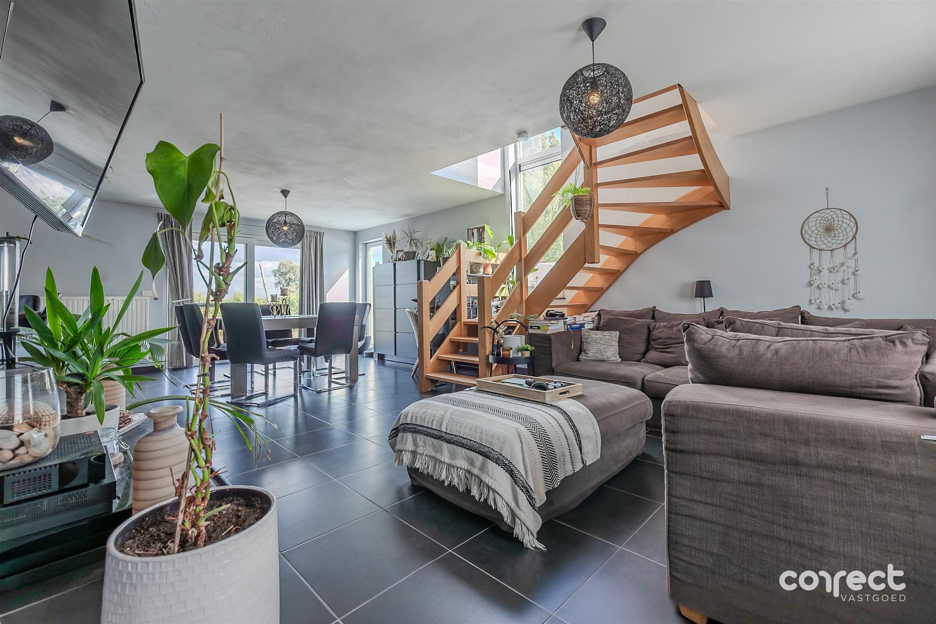 Op een perceel van 1.023 m² bevindt zich deze ruime villa met vier slaapkamers, rustig gelegen in Pervijze. - foto 4