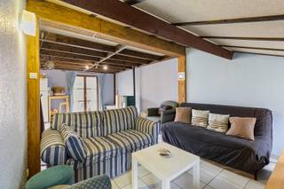 This holiday home is conveniently located in the Duinendaele estate near the French border, Plopsaland theme park, and the nature reserve. Here...