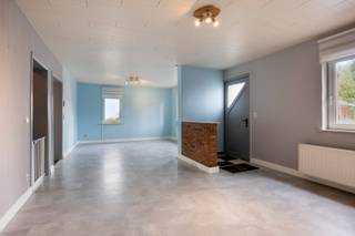 Deze openbebouwing is gelegen in een rustige straat omgeven door velden nabij centrum Lubbeek.We betreden de woning via de inkomhal, deze lijdt naar...