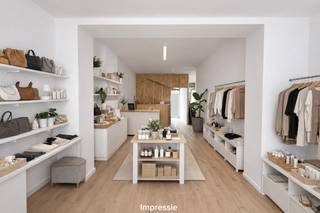 In het hart van Diepenbeek-centrum bevindt zich dit gelijkvloerse handelspand van ca. 55 m², ideaal voor een winkel, kantoor of vrij beroep...