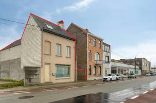 <br /><br />Ce bâtiment peut être soumis à l'obligation de rénovation imposée par le gouvernement flamand pour les bâtiments non résidentiels. Pour plus d'informations, consultez le site web de l'Agence flamande de l'énergie et du climat à l'adresse https://www.energiesparen.be/nr/renovatieverplichting.<br /><br />Vous recherchez un bien immobilier commercial composé d'un bien commercial avec une maison à vendre à Courtrai ? N'hésitez pas à nous contacter au 056 21 11 11.<br /><br />Le bien est proposé selon la formule Pre-sale. Du 28/09/2026 10:00 au 02/10/2026 15:00, vous pouvez visiter Commerce avec habitation sur rendez-vous et faire une offre. Le prix affiché est un prix indicatif. Pour plus d'informations, veuillez contacter le responsable du dossier.<br /><br />Ce bien peut être soumis à l'obligation de rénovation imposée par le gouvernement flamand pour les bâtiments non résidentiels. Pour plus d'informations, veuillez consulter le site web de l'Agence flamande de l'énergie et du climat via https://www.vlaanderen.be/bouwen-wonen-en-energie/niet-residentiele-gebouwen/verplichtingen-voor-niet-residentiele-gebouwen<br /><br />Registre des mesures: non