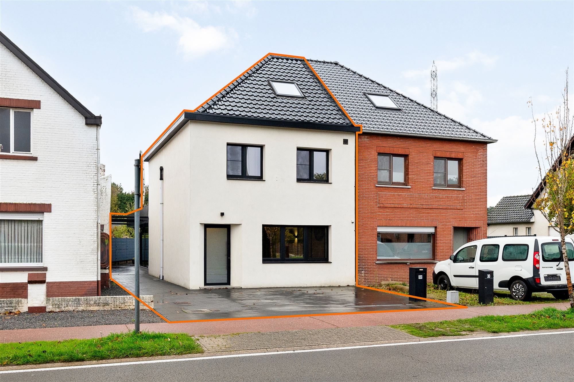 KNAP GERENOVEERDE WONING WONING MET 3SLAAPKAMERS OP EEN ZONNIG GEORIËNTEERD PERCEEL TE OOSTHAM - foto 1
