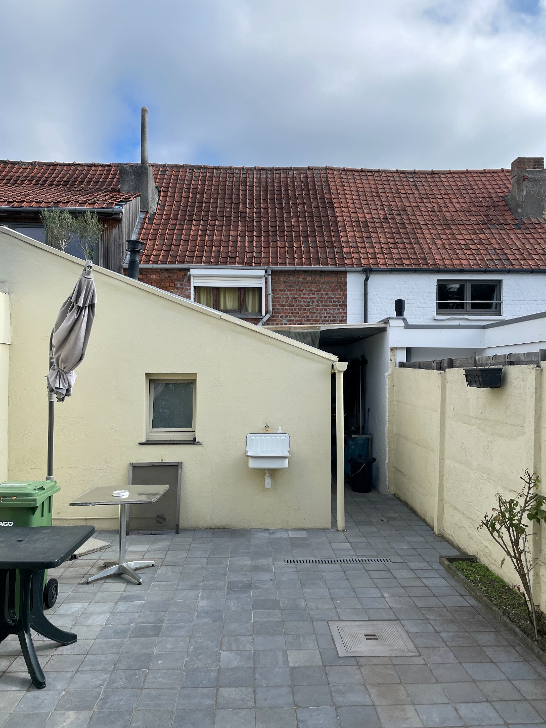 Instapklare rijwoning met tuin en terras in Heusden/Destelbergen, 2 slaapkamers, energielabel E, zuidwestelijke oriëntatie van de tuin - foto 2