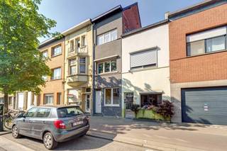 Interesse? Vragen? Neem gerust contact op met Roeland Hilderson via roeland@copandi.be of via +32 495 19 30 82.Deze charmante woning werd volledig...