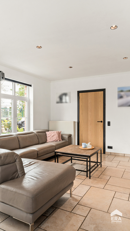 Ruime halfopen woning in het centrum van Waregem - foto 5