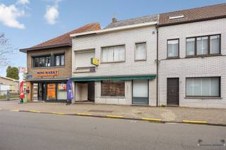 Te koop: Karaktervolle eigendom met potentieel in hartje Meerhout Ontdek deze unieke eigendom in het hart van Meerhout. Het gebouw biedt een...