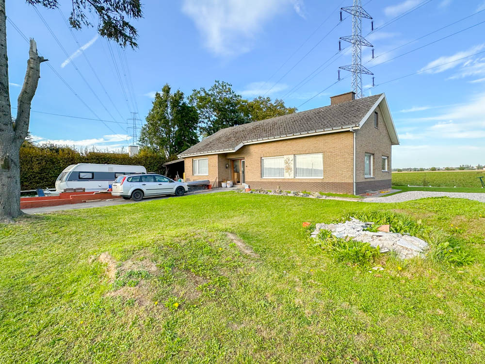 Te koop, te renoveren gezinswoning met ruime tuin op landelijke ligging te Otegem (Zwevegem) - foto 3