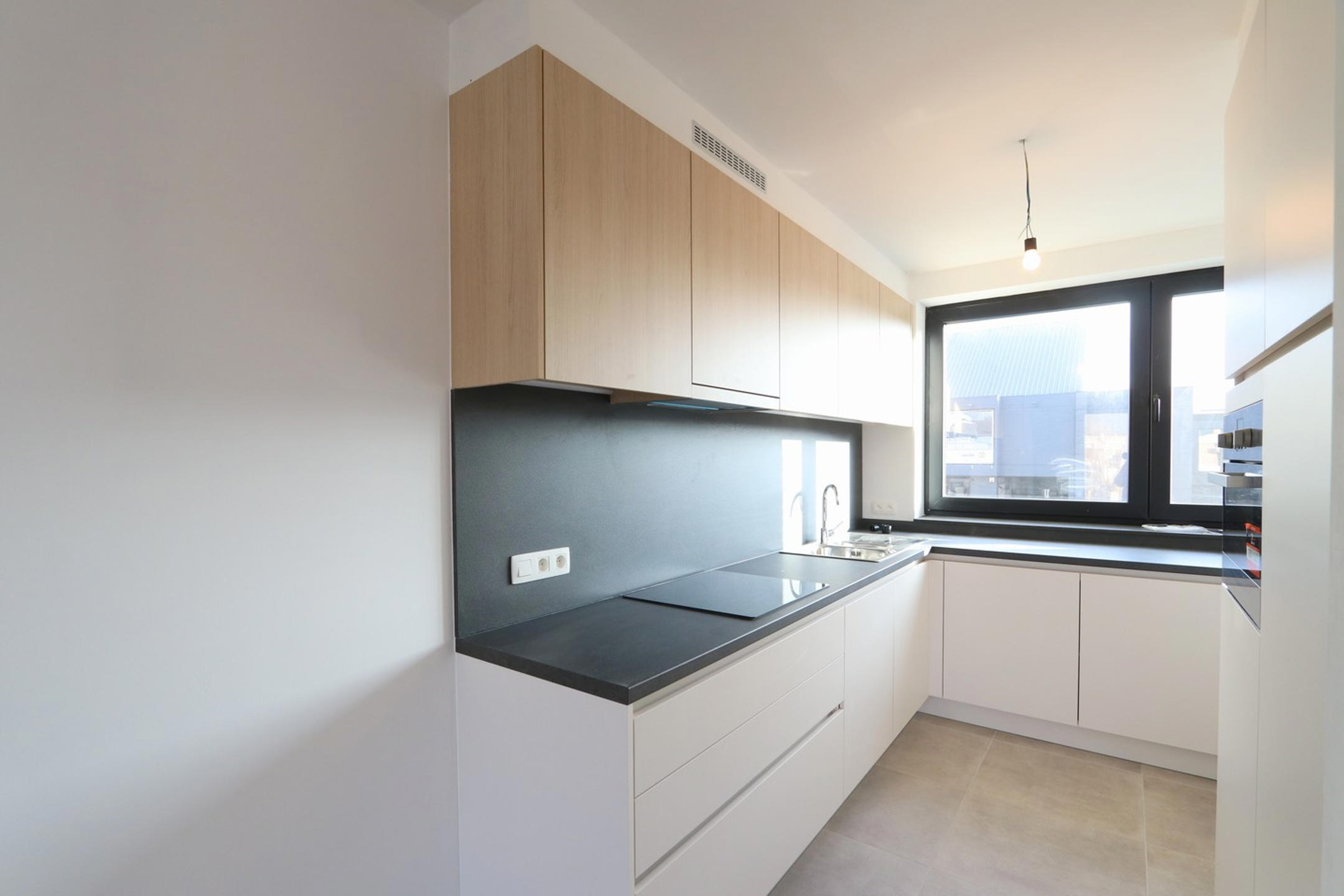 Prachtig nieuwbouwappartement met terras én autostaanplaats te huur in centrum Beveren! - foto 4